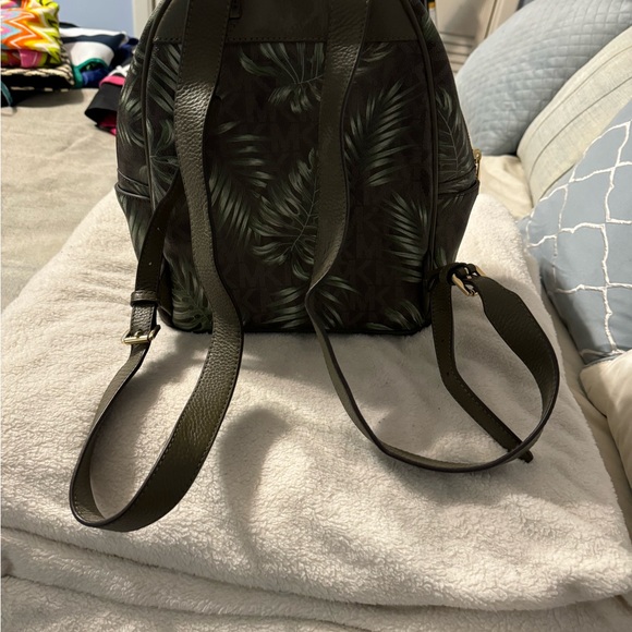 Michael Kors petite backpack with matching wallet and cosmetic case - Picture 11 of 11